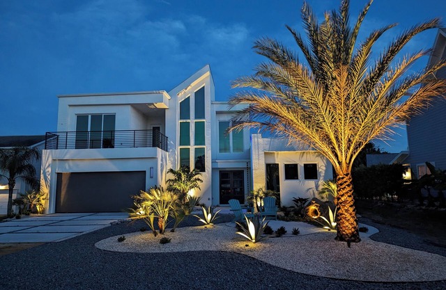 Striking Villa - Catagory 5 - w/pool, WiFi in fantastic Ormond Beach