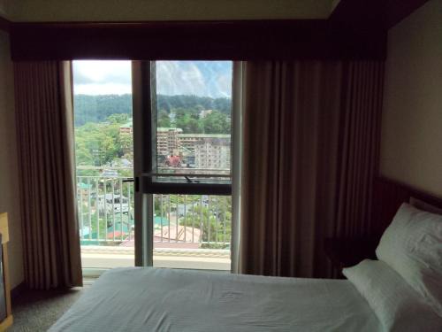 Studio 10 A Slice of Baguio Paradise with pool and view