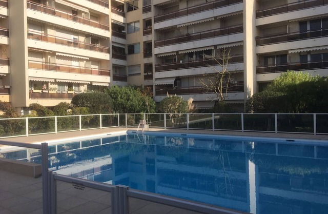 Studio 31m2 terrace, pool in Beaulieu sur Mer