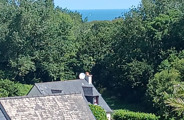 Studio 34m2 large terrace sea view 2km beaches gr34. Pink granite hillsides