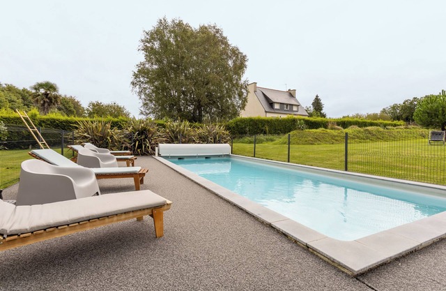 Studio Apartment 'À La Campagne Avec Piscine' with Shared Pool, Shared Garden and Wi-Fi