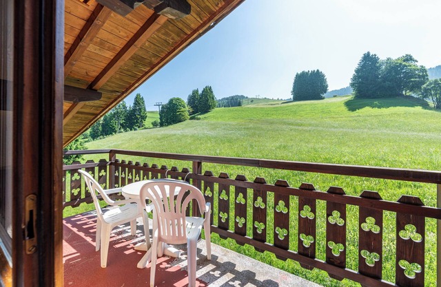 Studio Apartment '15 - La Marmotte' with Mountain View, Balcony and Wi-Fi