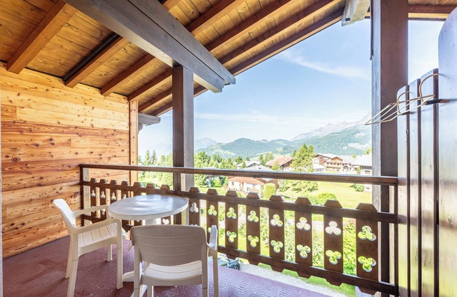 Studio Apartment '18 - Le Chamois' with Mountain View, Balcony and Wi-Fi