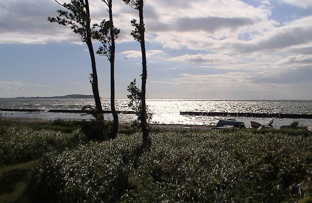 Studio Apartment 'Ferienwohnungen Hiddenseeblick 3' with Sea View, Shared Terrace and Wi-Fi