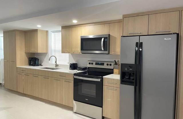 Studio Apartment in West Bay Rd. VR14