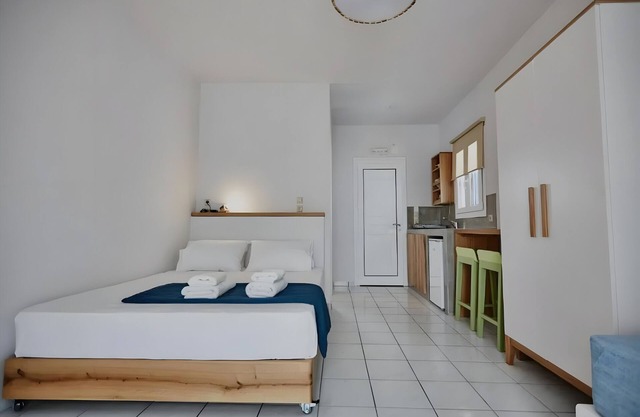 Studio Apartment 'Irene 3 Superior Triple 2' with Sea View, Wi-Fi and Air Conditioning