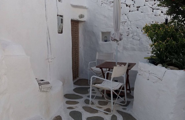 Studio Apartment 'Jorge House' with Private Terrace and Wi-Fi