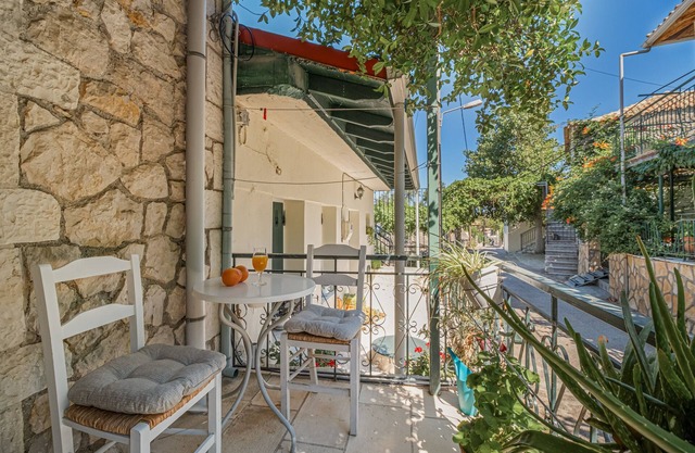 Studio Apartment 'Kerkis Mountain View' with Mountain View, Wi-Fi and Air Conditioning