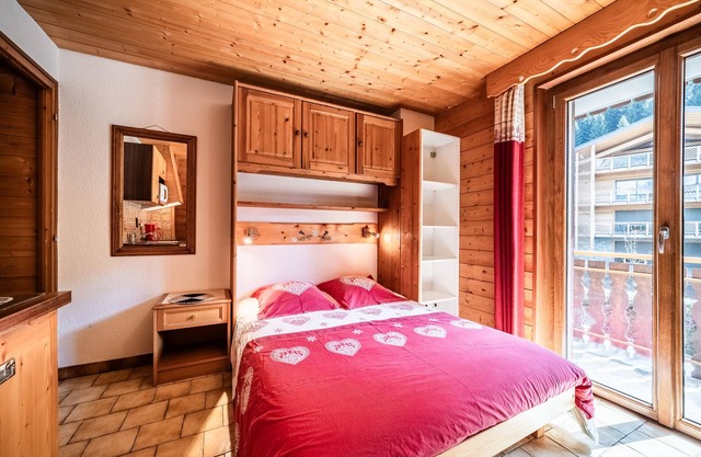 Studio Apartment 'Le Cabri - 2 Pers' with Mountain View, Balcony and Wi-Fi
