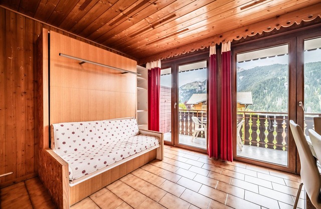 Studio Apartment 'Le Garolou - 4 Pers' with Mountain View, Balcony and Wi-Fi