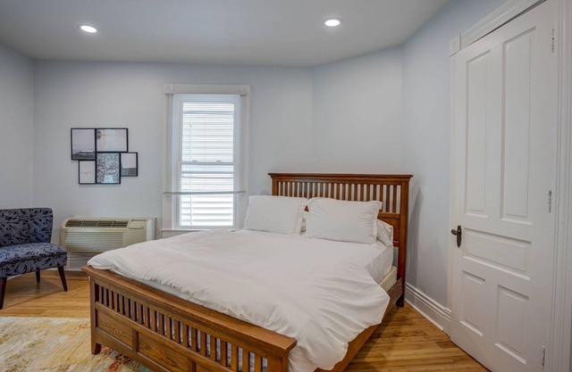 Studio apartment near all the coffee shops and restaurants in the Highlands