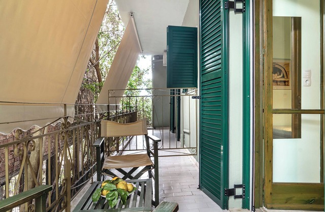 Studio Apartment 'Old Boat Double Studio 2' with Sea View, Wi-Fi and Air Conditioning