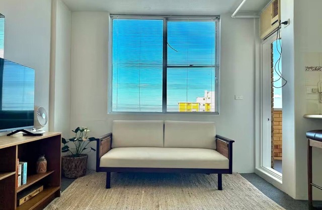 Studio Apartment on Bondi Road with View
