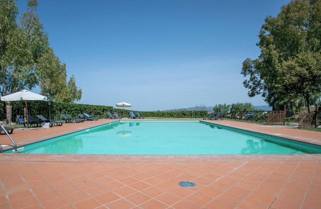 Studio Apartment "Pianosa" with Sea View, Garden, Wi-Fi & Shared Pool