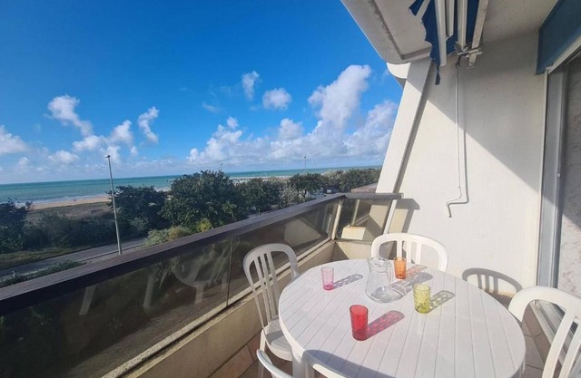Studio avec balcon, parking sécurisé, proche plage - FR-1-224C-197