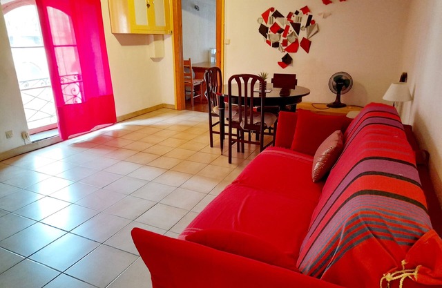 Studio before Sète port