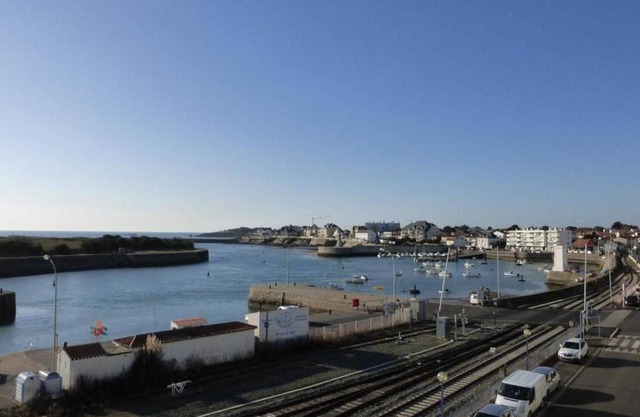 Studio cosy à Saint-Gilles-Croix-de-Vie avec parking privé - FR-1-224-116