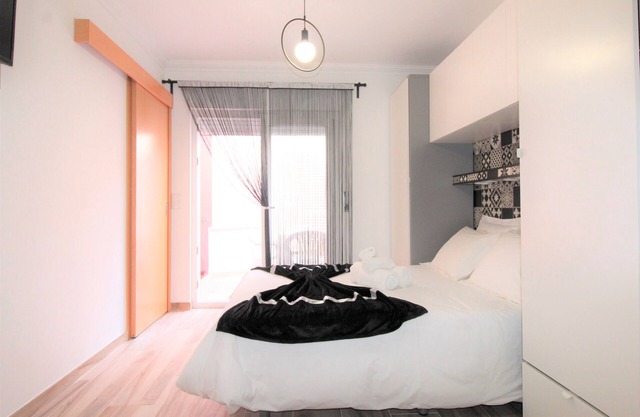Studio C/Private Courtyard 2 minutes from Peniche Beach