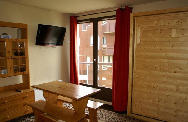 Studio cabine au pied des pistes avec balcon et casier à skis - FR-1-557-13