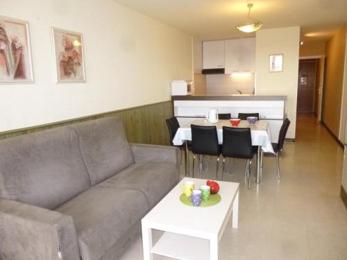 Studio cabine 4 pers avec balcon, parking et animaux admis à 50m de la plage - FR-1-224C-142