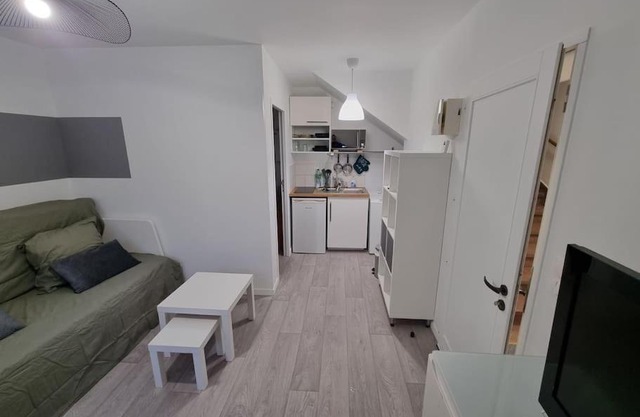 Studio calme et tout neuf proche du centre