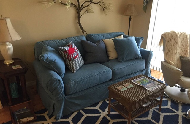 Studio Condo, just minutes from Charlotte Harbor and great island shopping!