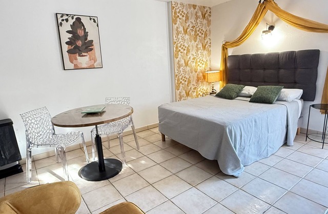 Studio Corté, private terrace, parking and air conditioning near the town center