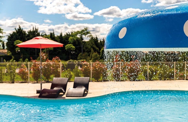 Studio cosy , Très belle piscine extérieure!