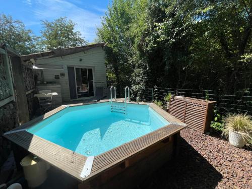 Studio cosy avec piscine privative semi-enterrée