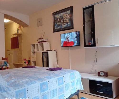 Studio Cres