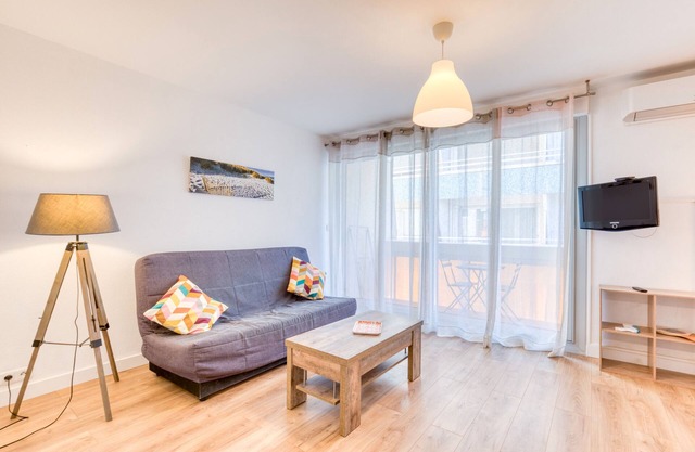 Studio direct access to the beach with sea view, Wi-Fi and air conditioning