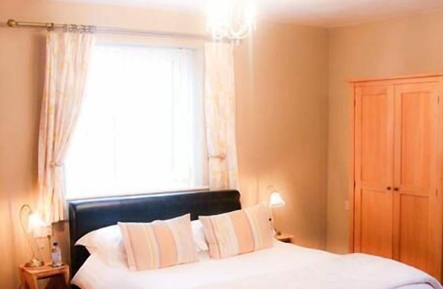 Studio Ensuite Whitney Bottom at The Five Dials Inn