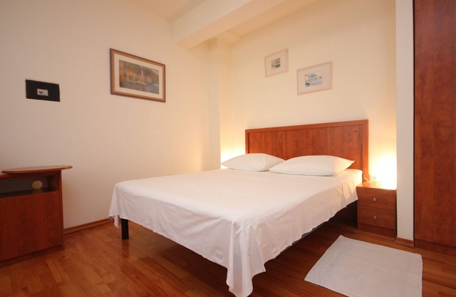 Studio flat near beach Komiža, Vis (AS-3035-d)