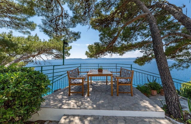 Studio flat with balcony and sea view Brela, Makarska (AS-2713-b)