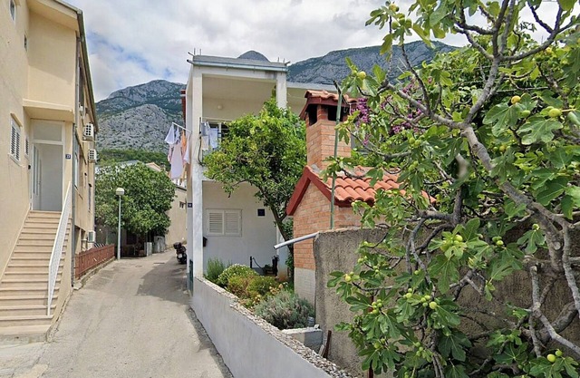 Studio flat with terrace Makarska (AS-22168-b)
