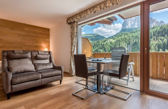 Studio 'Garni Hotel Gardena Apartment Dolomites 3' with Mountain View, Garden & Wi-Fi