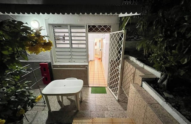 Studio Hibiscus 8 garden level, Montauban Gosier 1 pers 3min walk to the beach