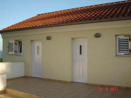 Studio in Brgulje with Beachfront Access