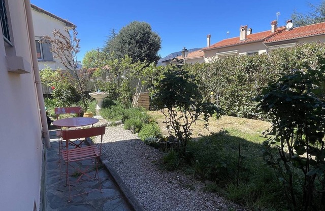 Studio in residential area with garden