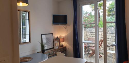 Studio In Residence With Pool And Parking