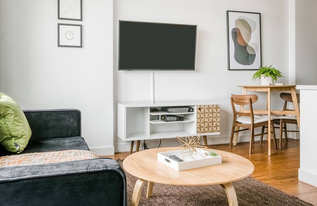 Studio in SoMa, near BART + Top Tech HQs