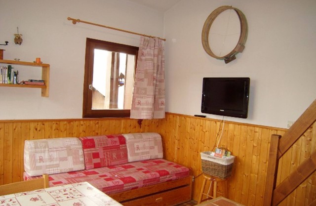 Studio-mezzanine for 4, pets ok, parking, near slopes and shops