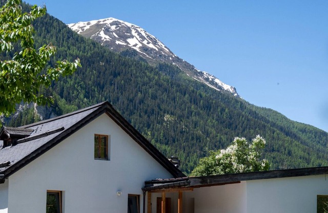 STUDIO NUNA: RENOVATED 1-ROOM FLAT IN THE FORMER MILL OF THE MOUNTAIN VILLAGE OF ARDEZ