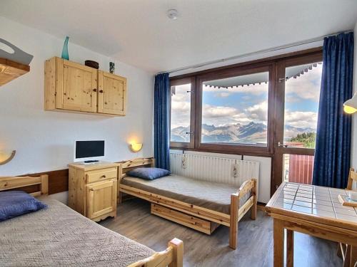 Studio rénové au pied des pistes avec balcon et jolie vue - FR-1-455-116