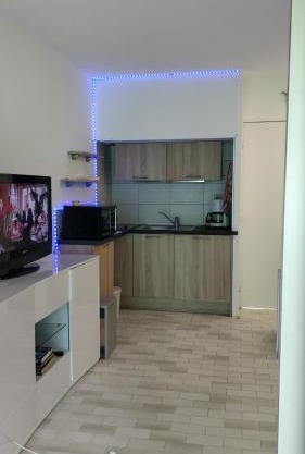 STUDIO RDJ TERRASSE PISCINE SANARY SUR MER