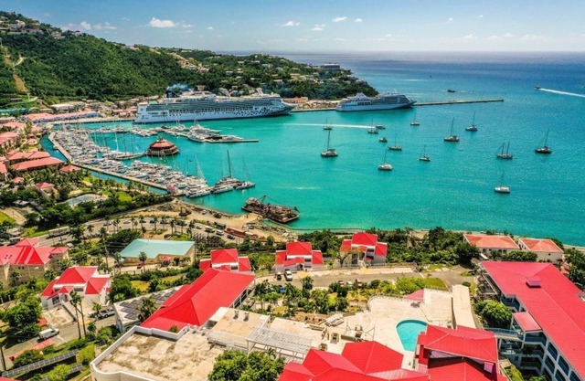 Studio, Sleeps 4, in Charlotte Amalie at Bluebeards Castle Villas Resort!