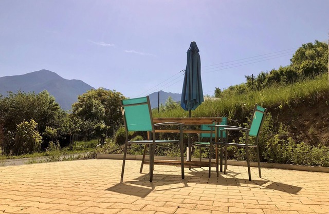 Studio with spacious terrace and mountain views