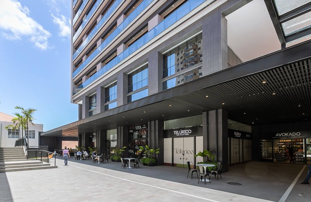 Studios Tower by Viva - Prédio com piscina e estacionamento no centro de Floripa