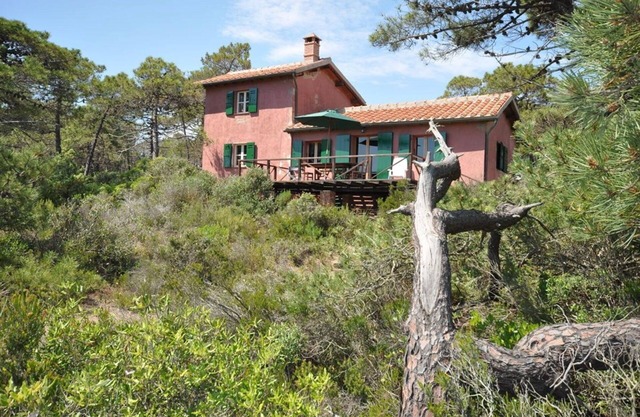 Stunning private villa for 10 people with WIFI, TV, patio, pets allowed, panoramic view and park.