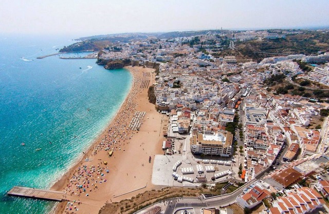 Stunning 1-bed Apartment in Olhos de Agua